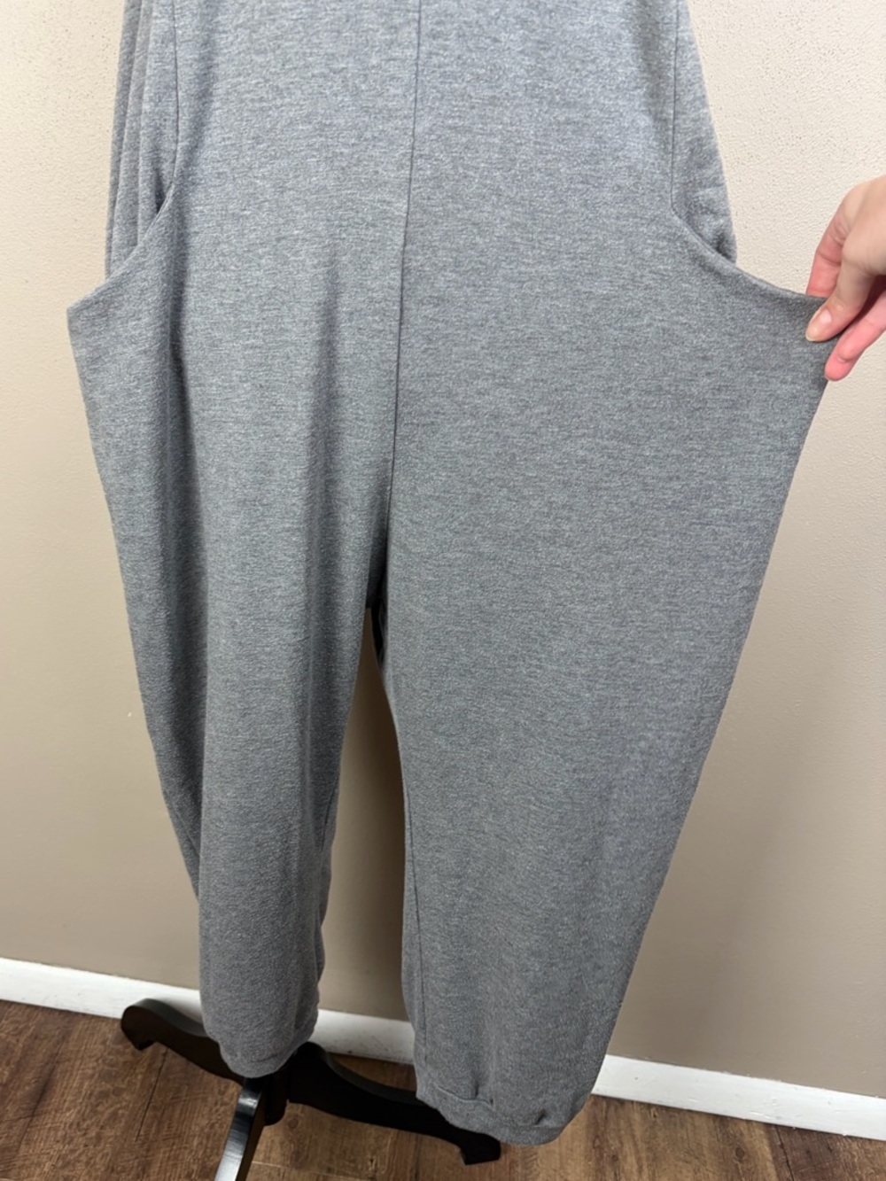Wild Fable Grey Sleeveless Slouchy Knit Haren Jumpsuit Baggy Pocket Romper L EUC - Picture 3 of 16